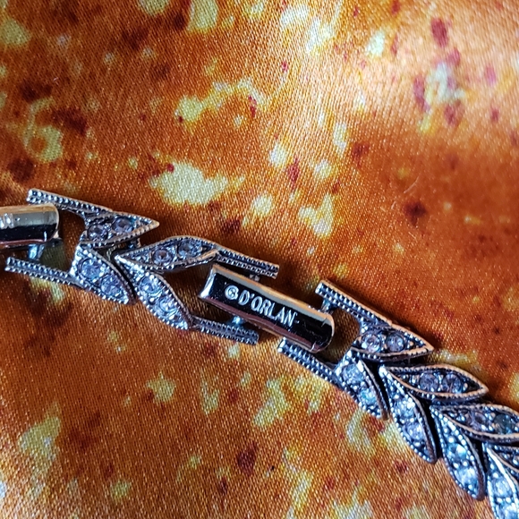 D'Orlan Vintage Laurel Leaf Necklace and Bracelet Set - Picture 6 of 11